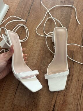 White lace up strappy block heel